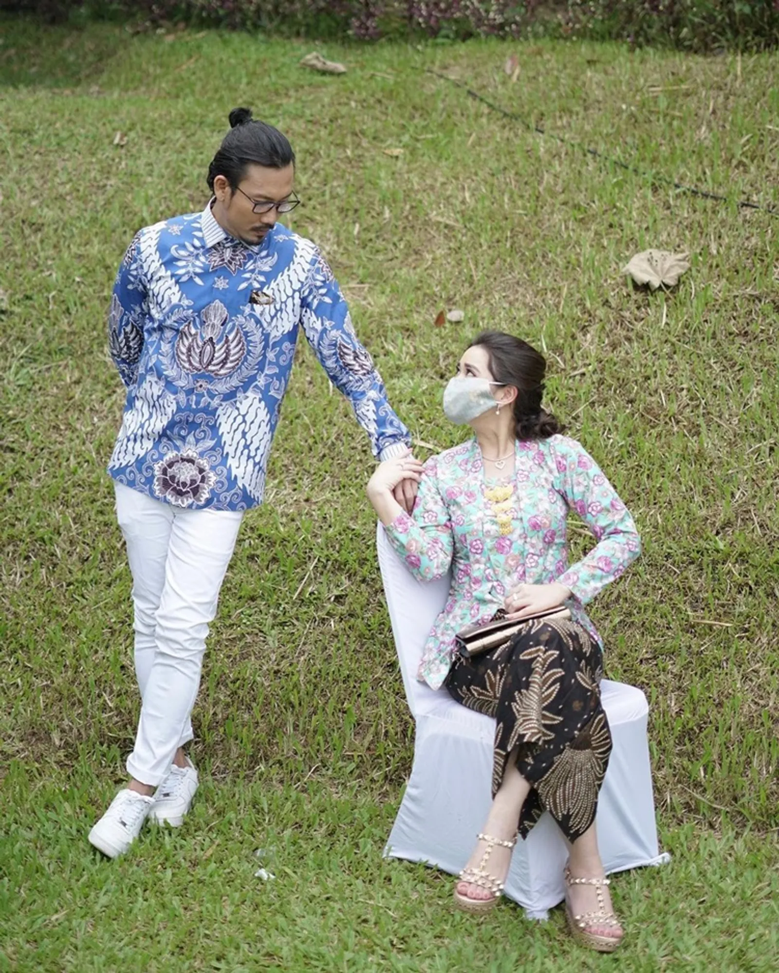 Pengantin Baru, 10 Potret Mesra Denny Sumargo & Istri yang Bikin Baper