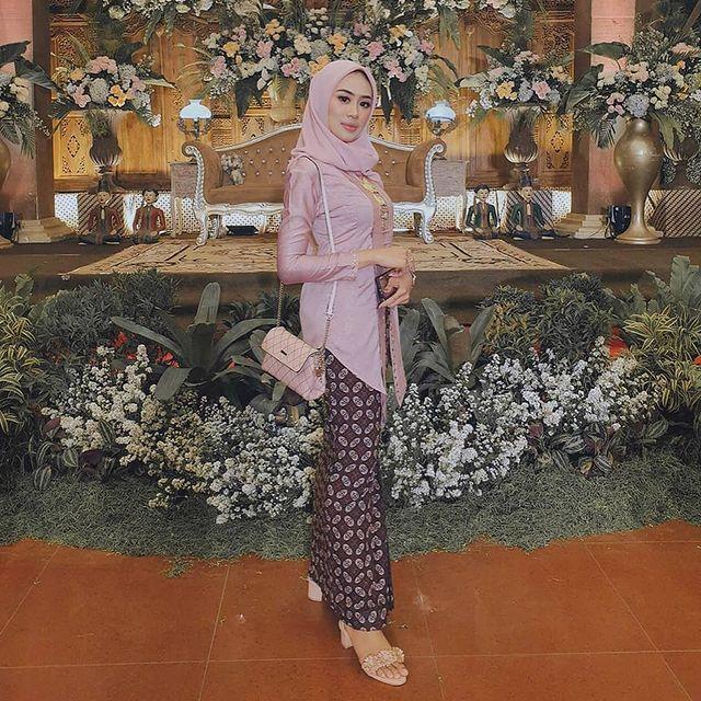 Kebaya hot sale bridesmaid hijab