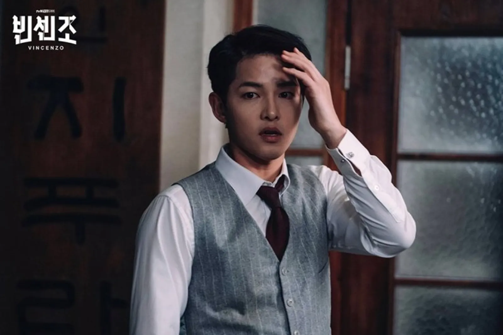 Karismatik, Ini 8 Potret Pesona Song Joong Ki dalam "Vincenzo"