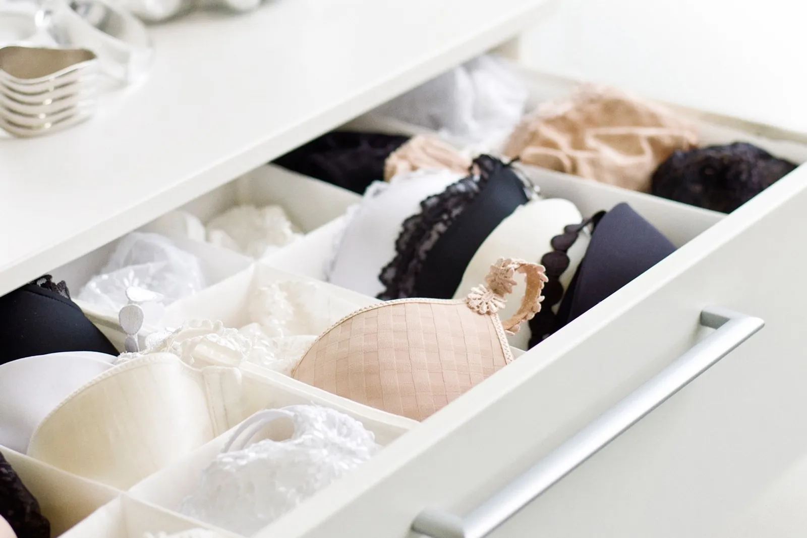 7 Perlengkapan Seks yang Harus Selalu Kamu Siapkan di Kamar Tidur