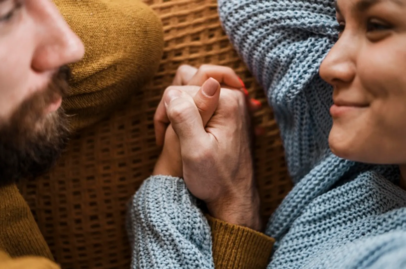 Ini 8 Cara Membantu Pasangan yang Sedang Berduka