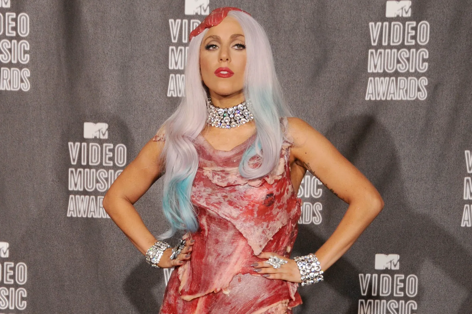 Deretan Kostum Nyentrik dan 'Aneh' Lady Gaga di Karpet Merah