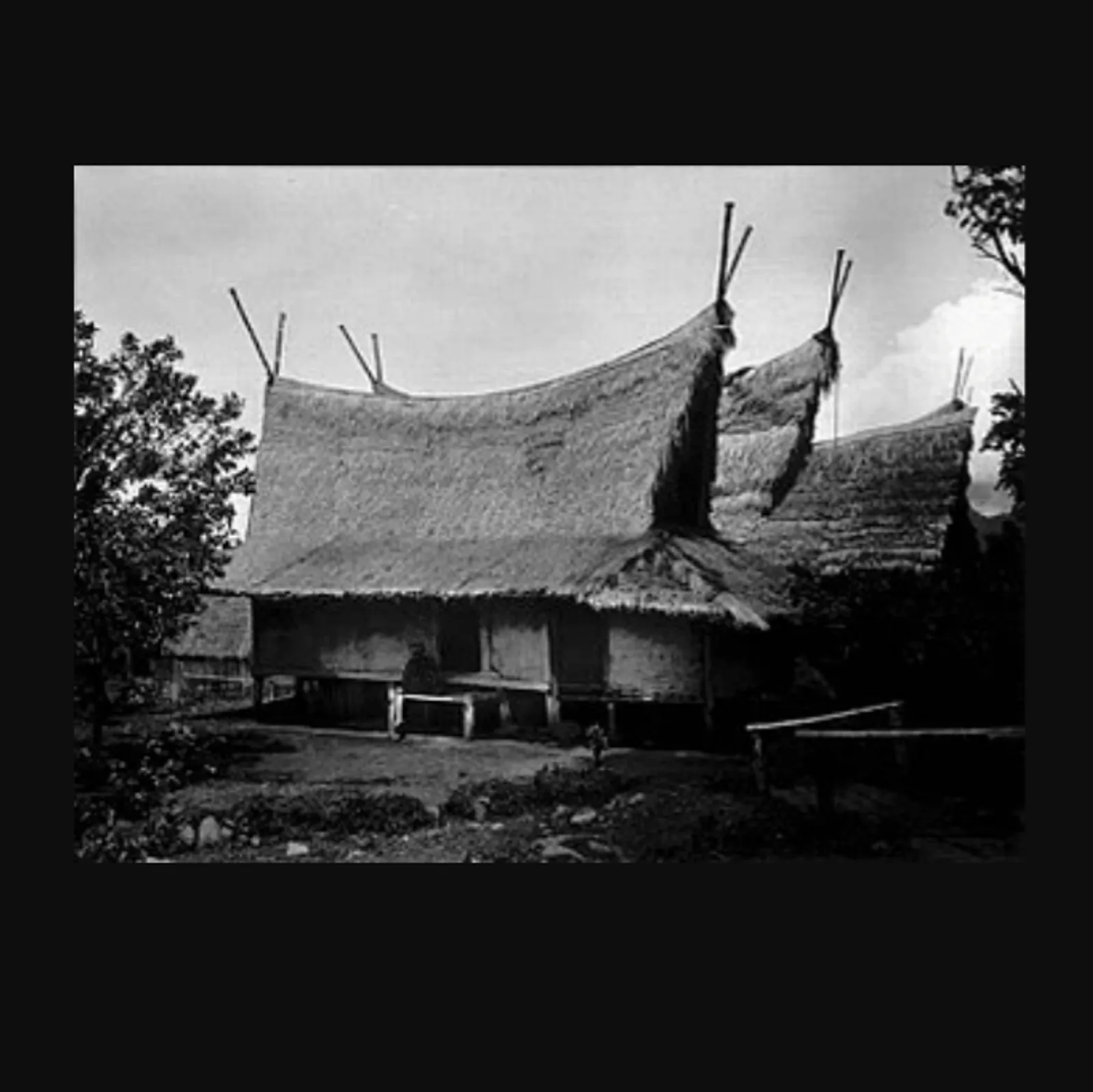 Jarang Diketahui, Ini 7 Rumah Adat Suku Sunda yang Unik