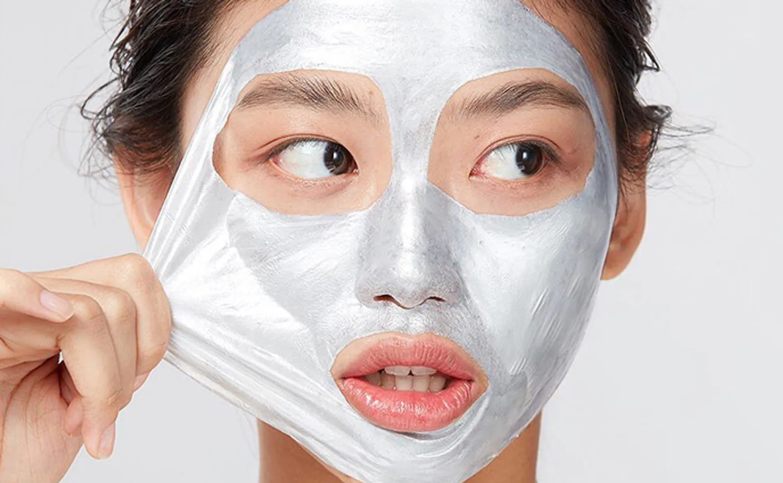 7 Rekomendasi Masker Peel-Off yang Bikin Wajah Cerah dan Mulus