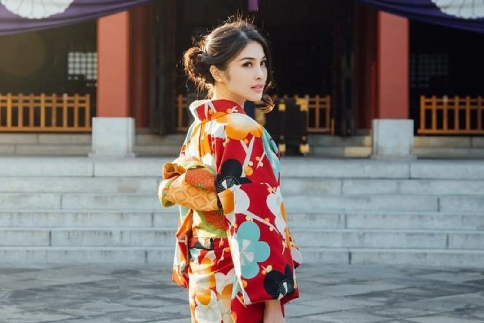 Syahrini dan Deretan Seleb Ketika Berbalut Kimono, Bak Warga Lokal!