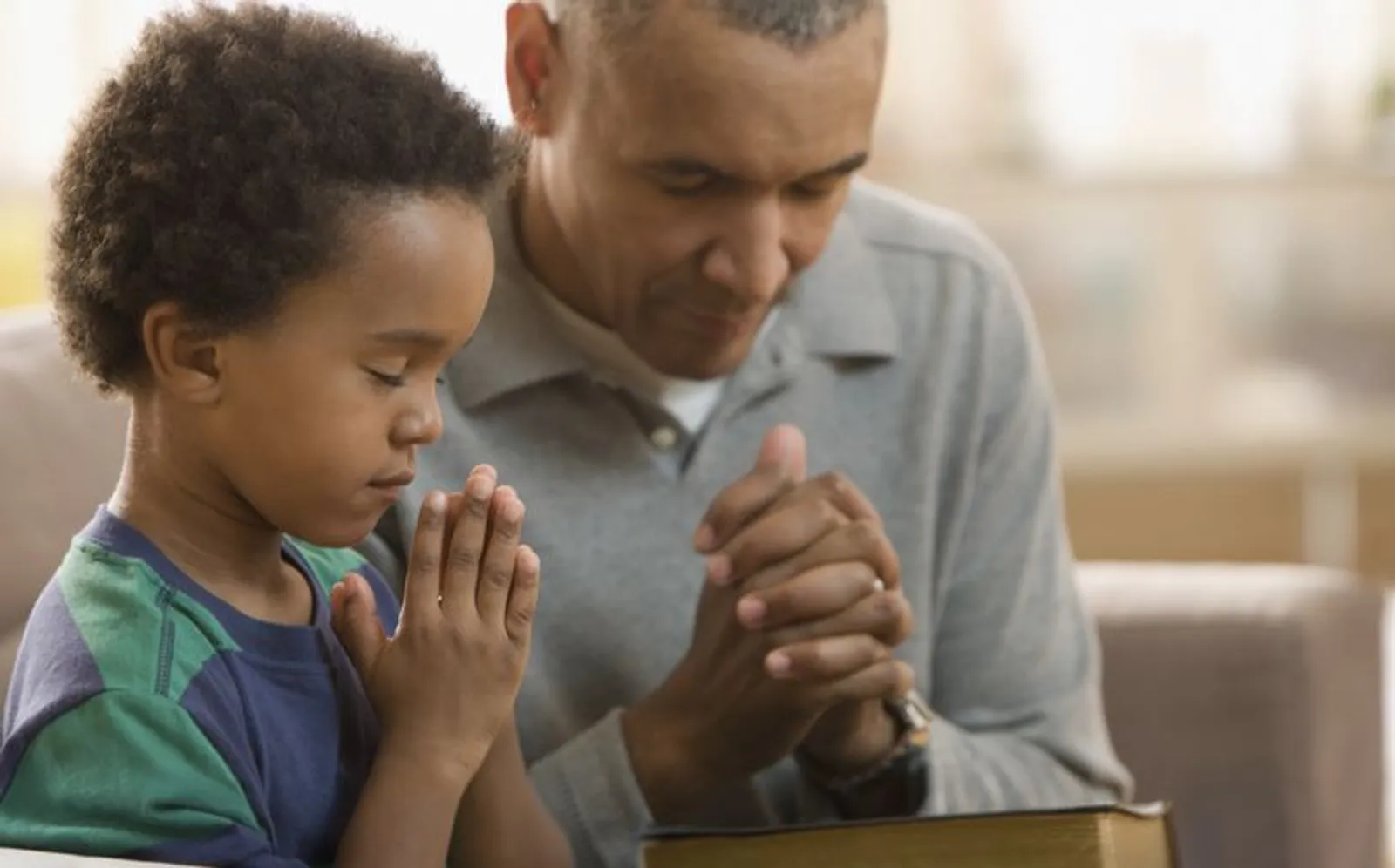 5 Manfaat Berdoa Rosario Bersama Keluarga