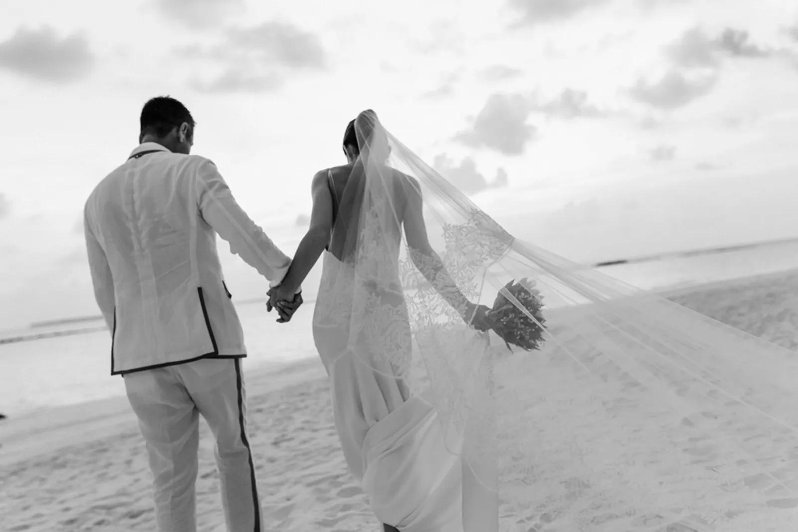 Menikah di Maldives, 6 Momen Bahagia Julie Estelle dan David Tjipto