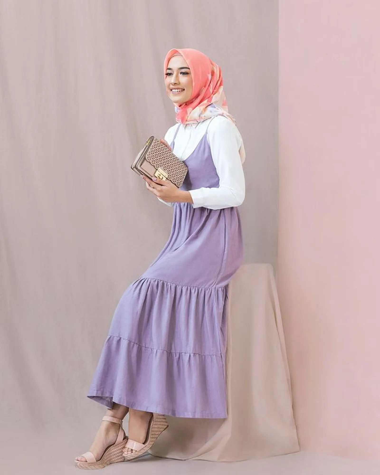 Kekinian Banget! Inspirasi OOTD Warna Lilac untuk Perempuan Hijab
