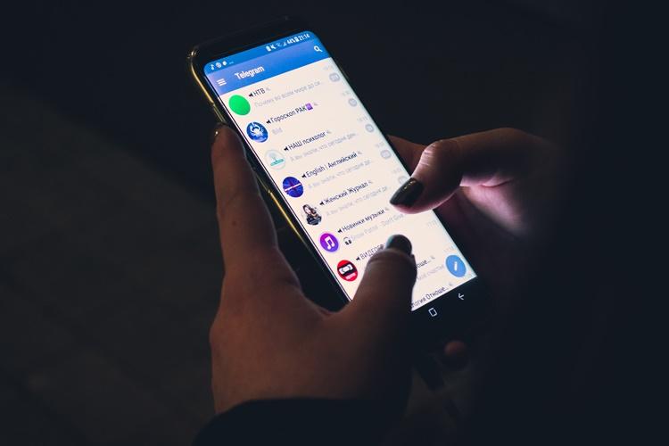 Kocak! 11 Chat Gombal sama Pacar Ini Bikin Kamu Mikir Keras