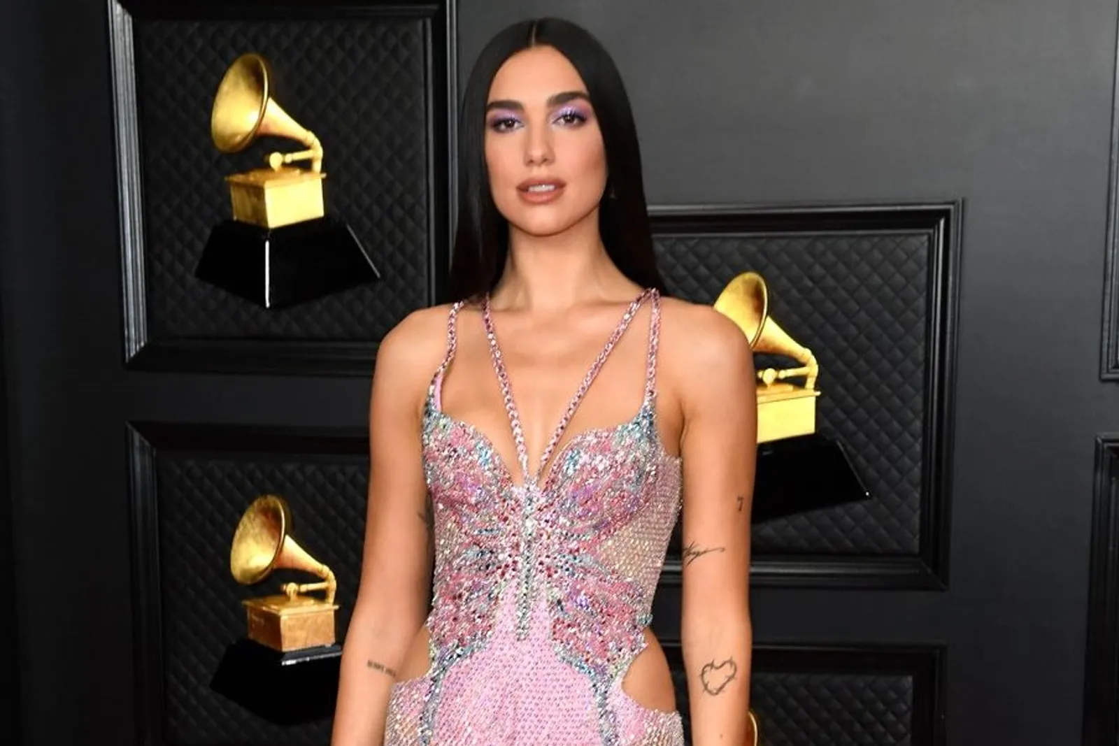 12 Gaya Terbaik di Karpet Merah Grammy Awards 2021