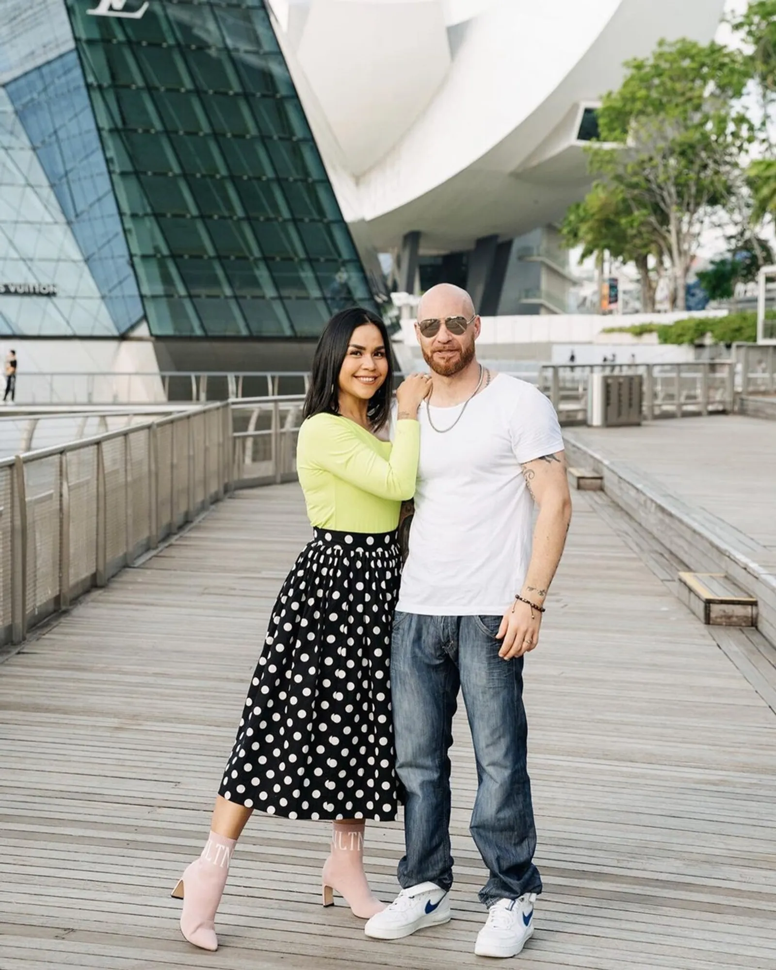 Hampir Nyerah dalam Pernikahan, 9 Potret Manis Melaney Ricardo & Suami