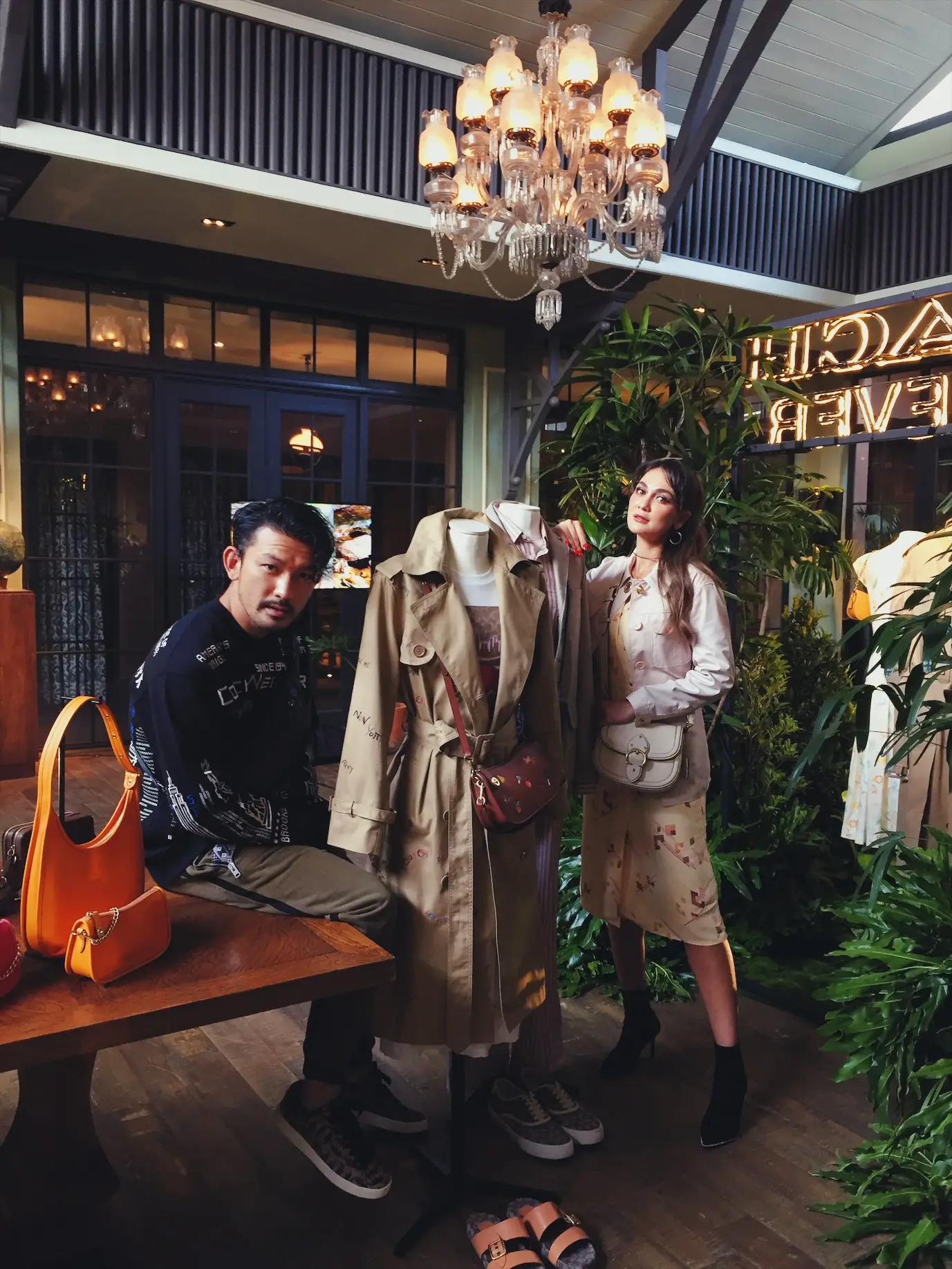 Mengintip Koleksi 'Coach Forever' Favorit Luna Maya & Rio Dewanto