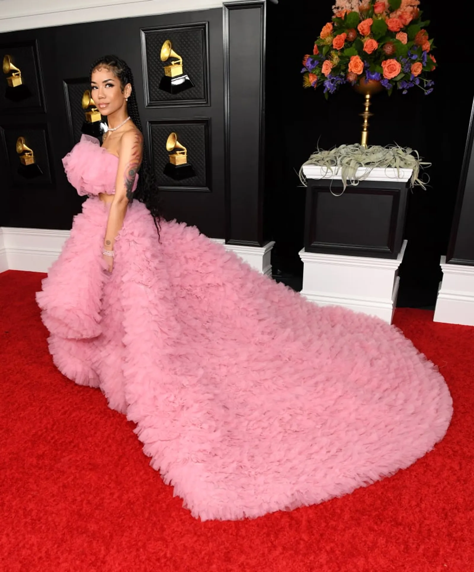 12 Gaya Terbaik di Karpet Merah Grammy Awards 2021