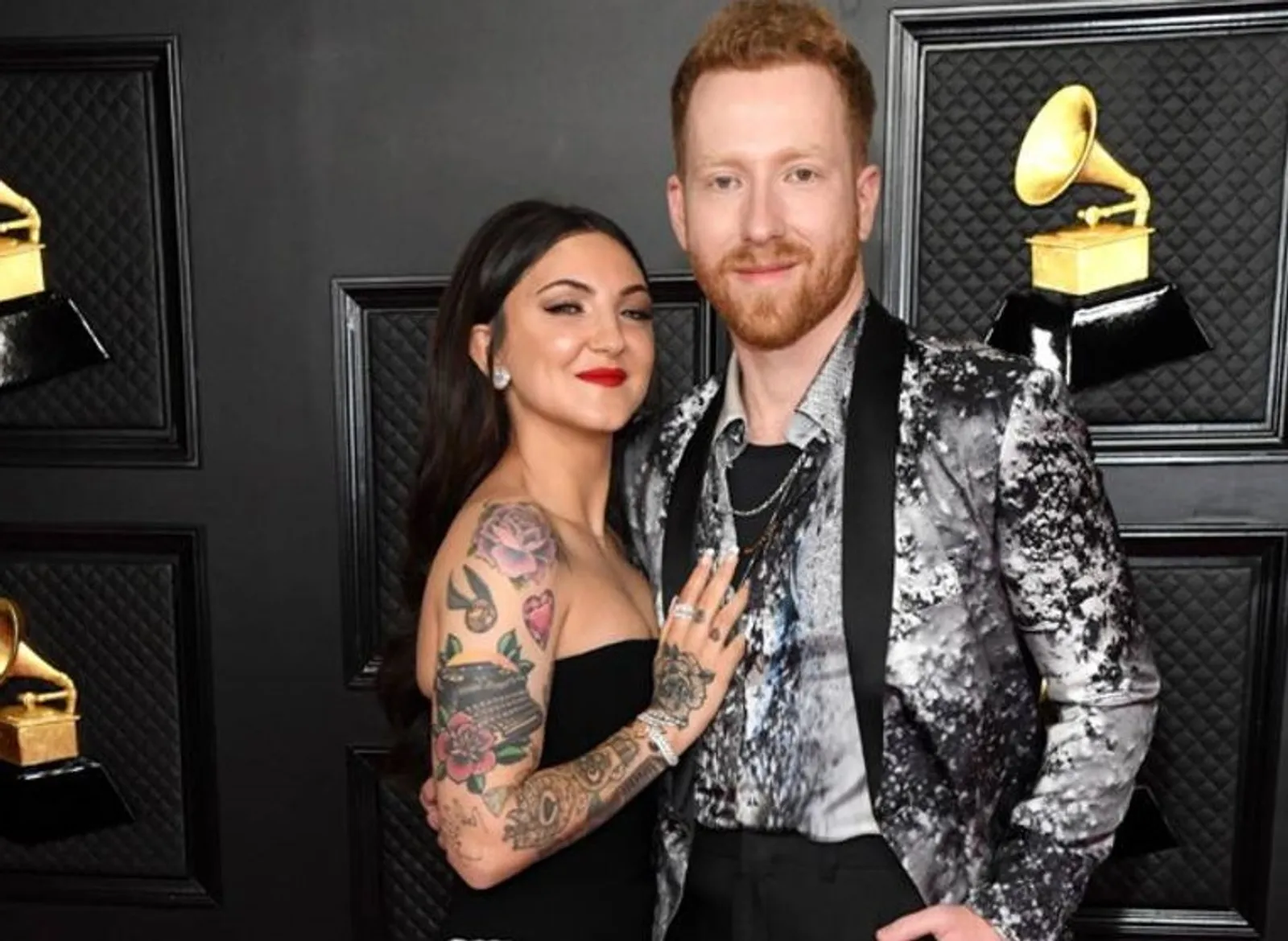 6 Pasangan yang Tampil Mesra di Grammy Awards 2021
