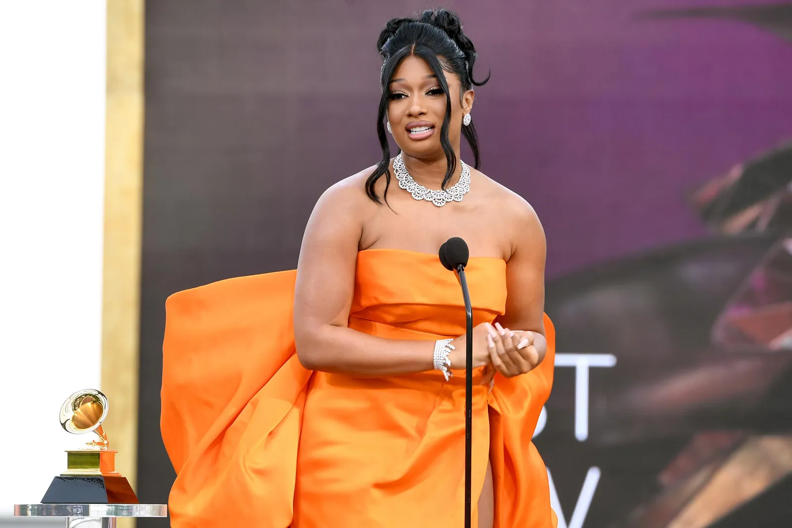 7 Momen Lucu dan Penampilan Terbaik di Grammy Awards 2021