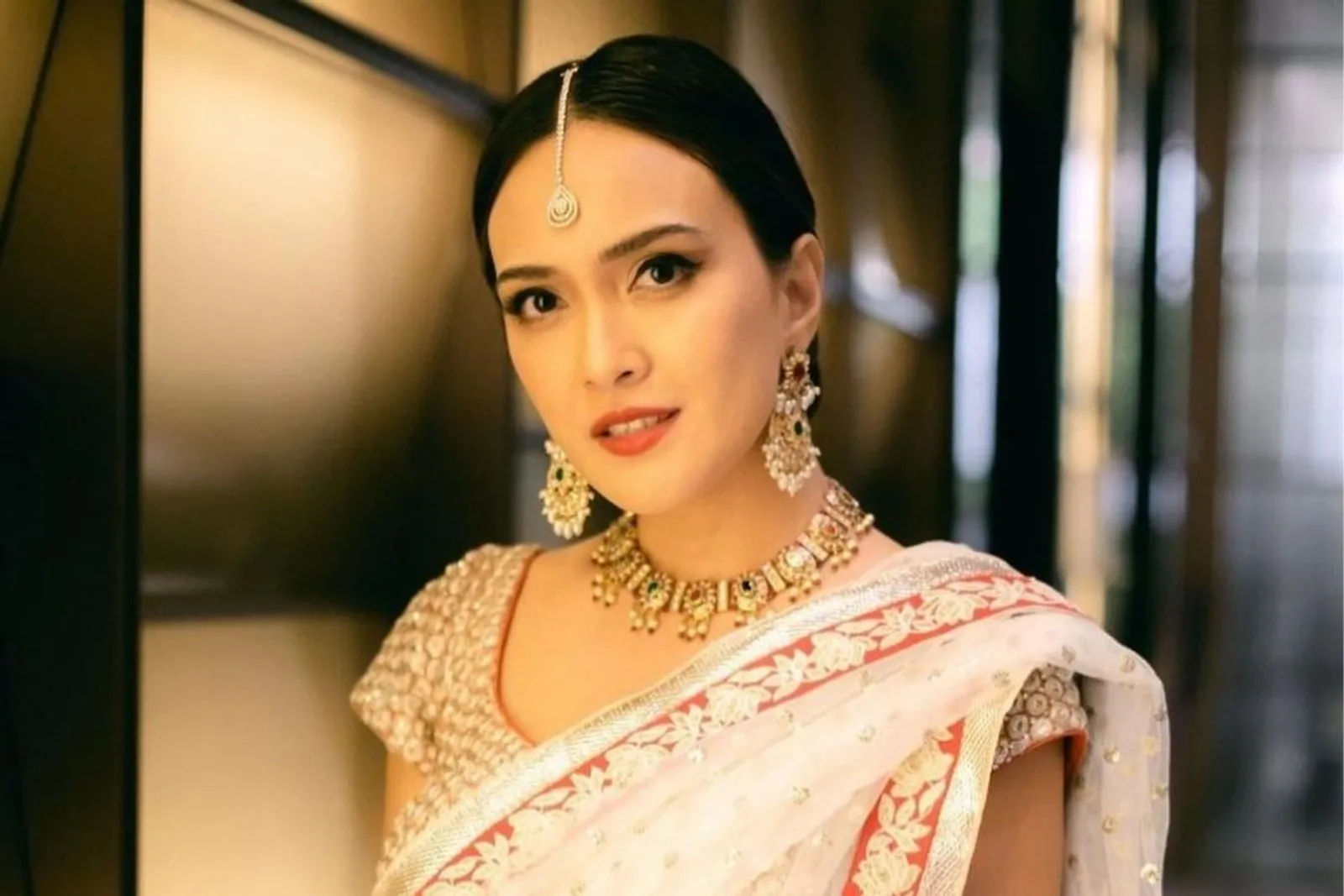 Tampil Bak Artis Bollywood, Intip 7 Gaya Seleb Kenakan Baju India