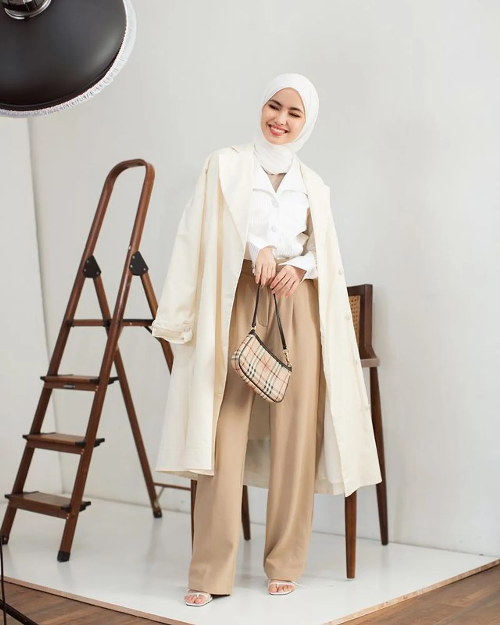 Tips Padu-padan Hijab Putih untuk OOTD Stylish & Beda dari Biasanya!