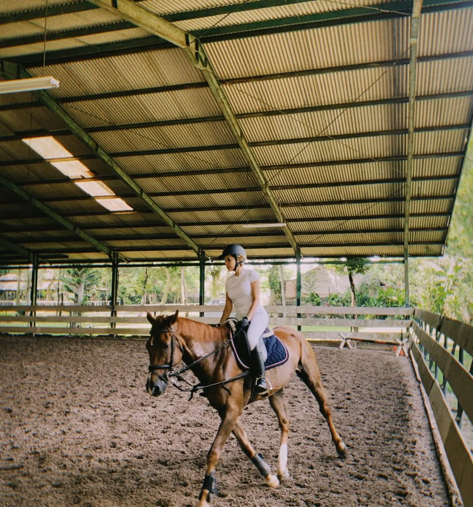 Aksi Anya Geraldine dan Seleb Lainnya Ketika Menunggang Kuda