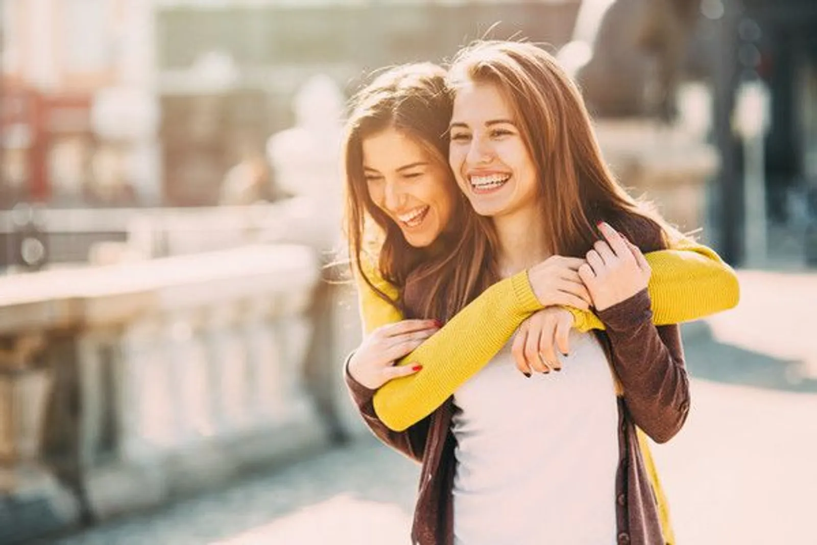 Ini 9 Cara Membantu Sahabat Move On Pasca Putus Cinta