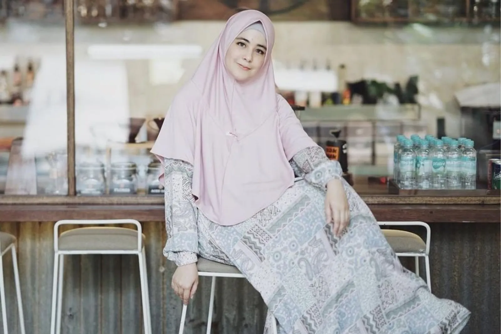 Contek 7 Makeup Look Seleb Tanah Air yang Mengenakan Hijab Syar'i 