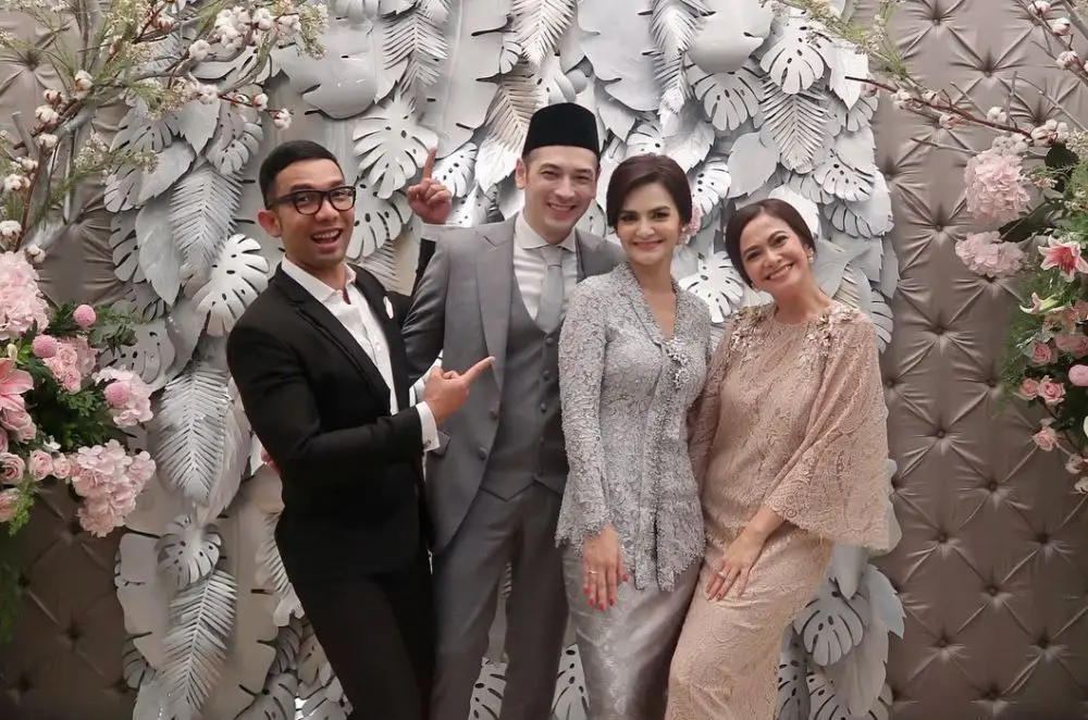 10 Momen Pernikahan Artis yang Lepas Lajang di Usia 40-an Tahun