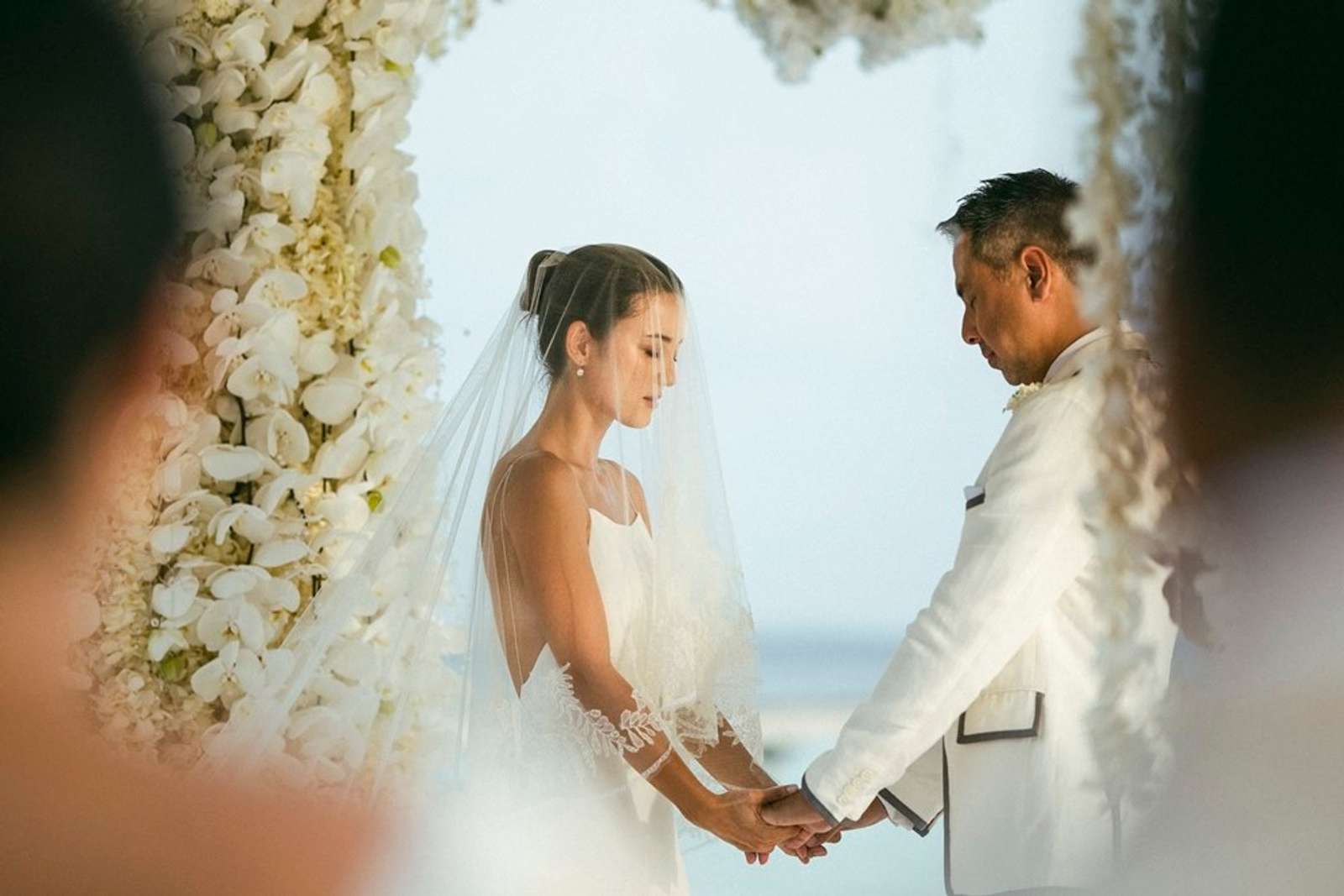 Syahdu! Ini 10 Potret Pemberkatan Nikah Pasangan Artis