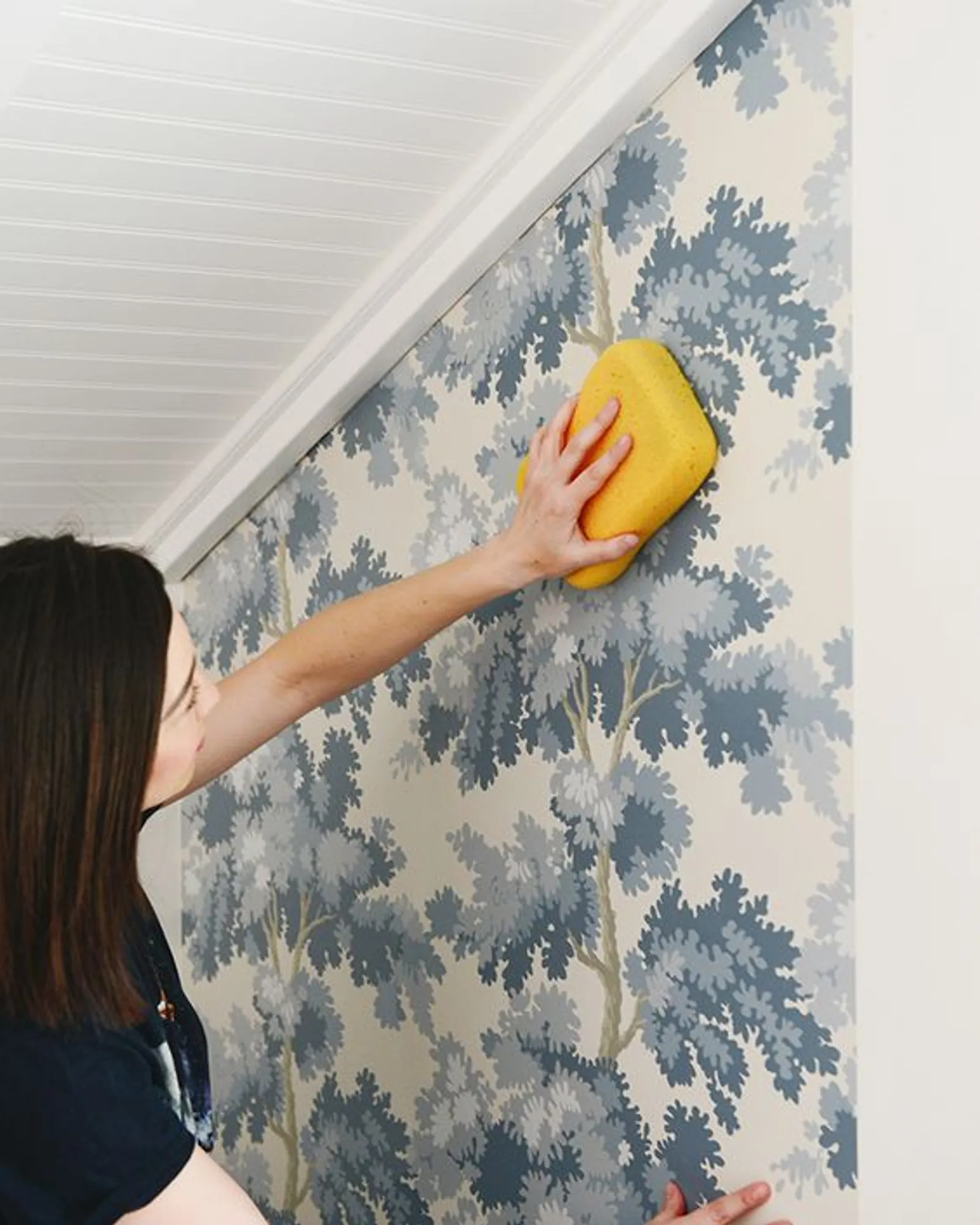 Tak Perlu Minta Bantuan, Ini 10 Cara mudah Pasang Wallpaper Dinding