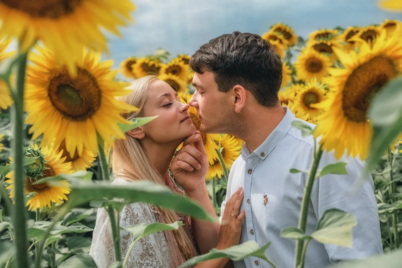 Berbunga-bunga, Ini 5 Zodiak dengan Kisah Cinta Terbaik Mei 2021