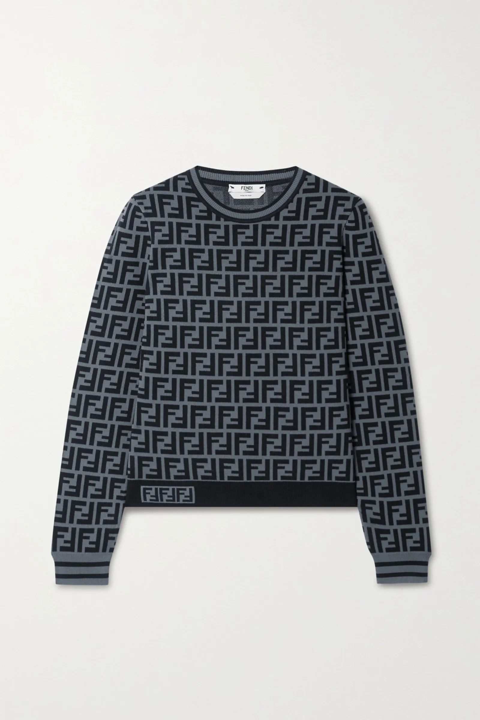 #PopbelaOOTD: Tetap Kece saat Musim Hujan dengan Sweater Fancy