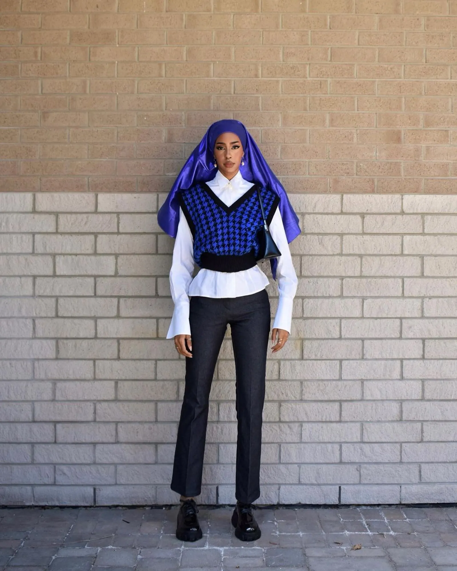 Tips Padu-padan Vest Rajut untuk Cewek Hijab, Kekinian Banget!