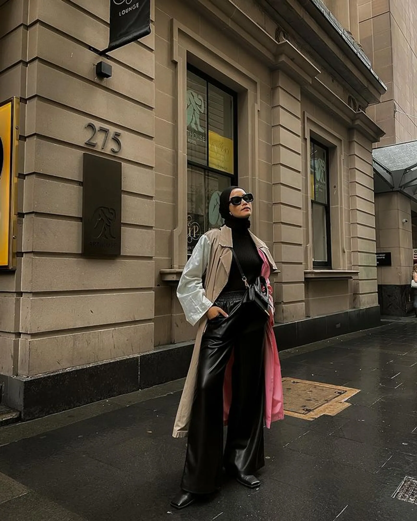 Inspirasi OOTD Hijab Street Style a La Selebgram Indonesia