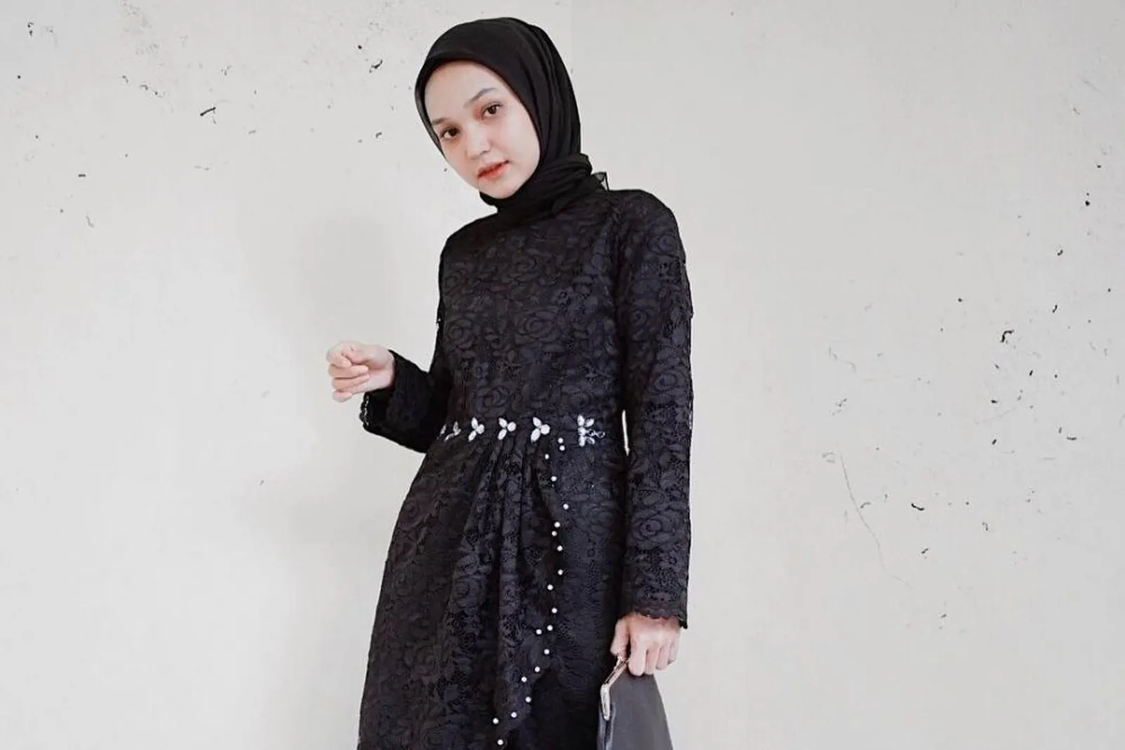 Tips Padu-padan OOTD Hijab ke Pesta dengan Kebaya Hitam