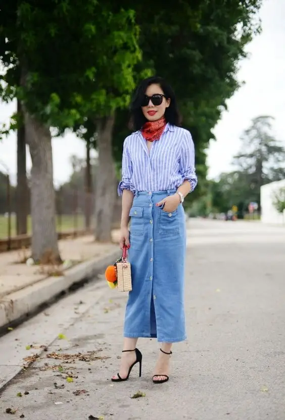 Mix N Match Baju Garis-garis dan Rok Jeans