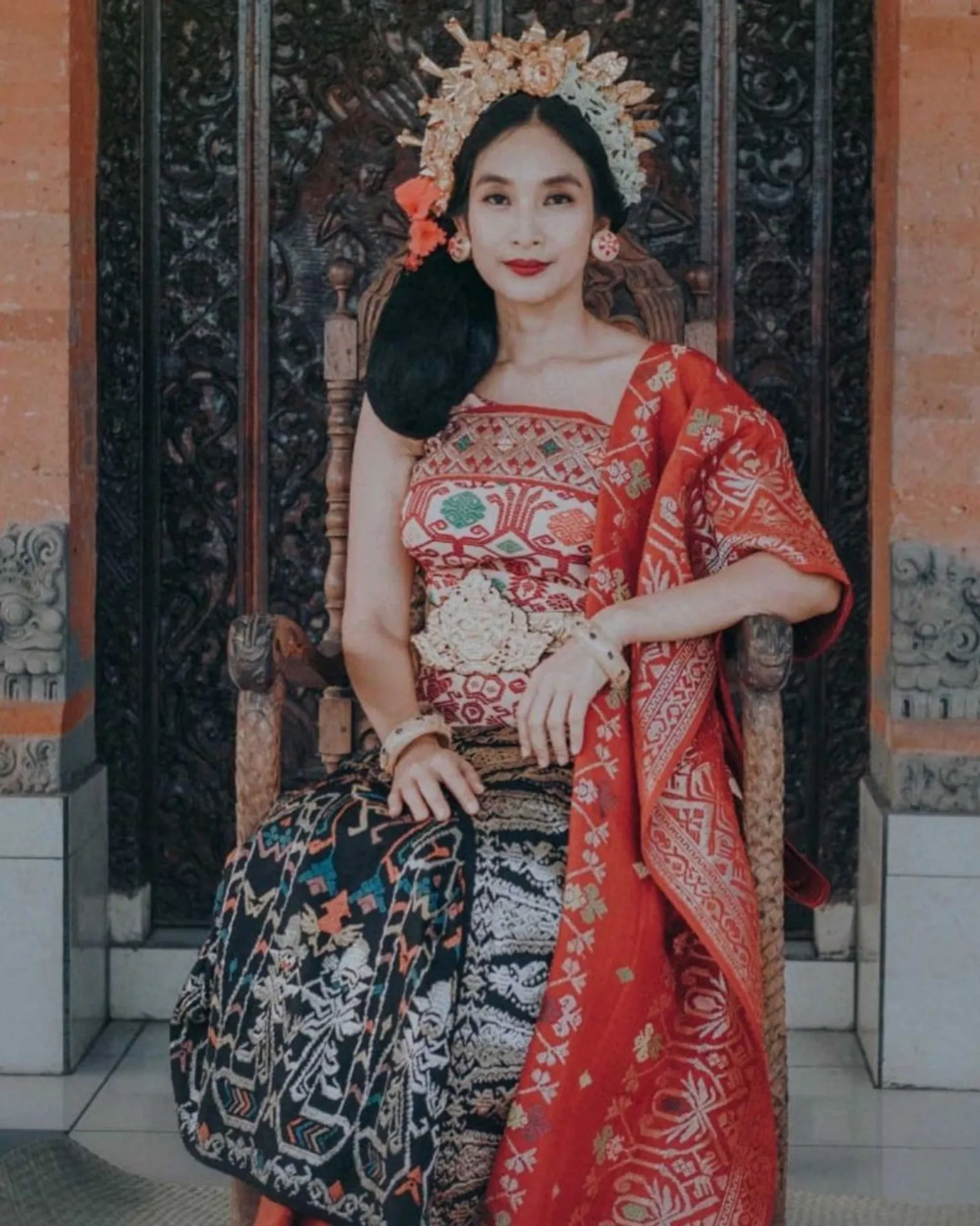 Sambut Hari Raya Galungan, Begini Gaya Elegan Artis Pakai Kebaya Bali