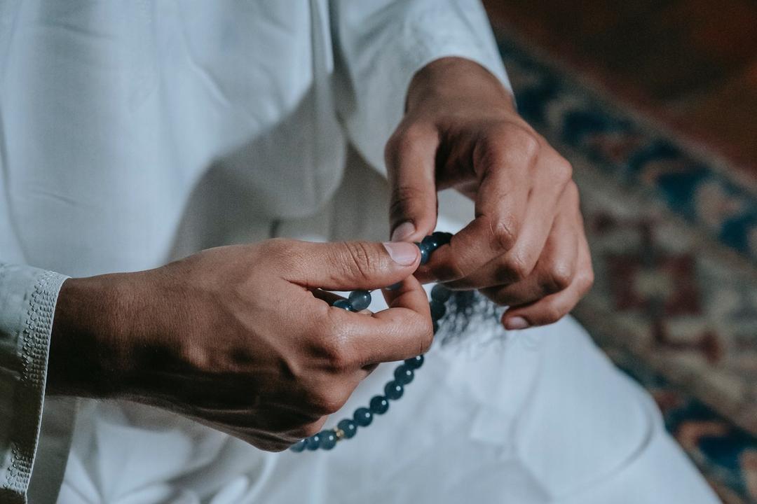 Dianjurkan Rasul, Ini Bacaan Zikir dan Niat Salat Sunnah Sebelum Subuh