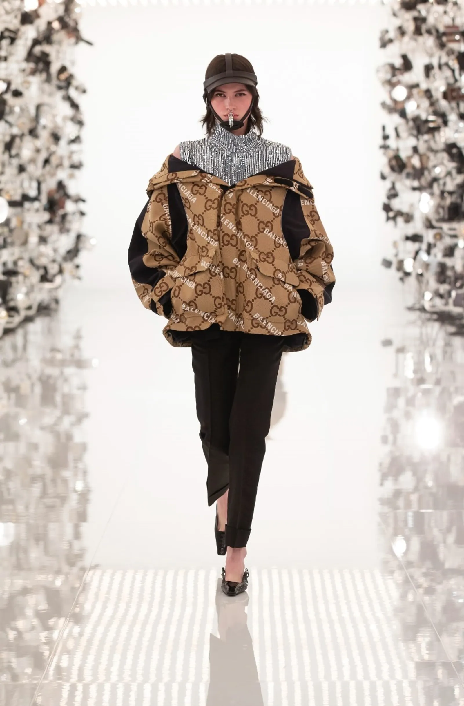 Kolaborasi Gucci x Balenciaga Tuai Beragam Komentar di Media Sosial