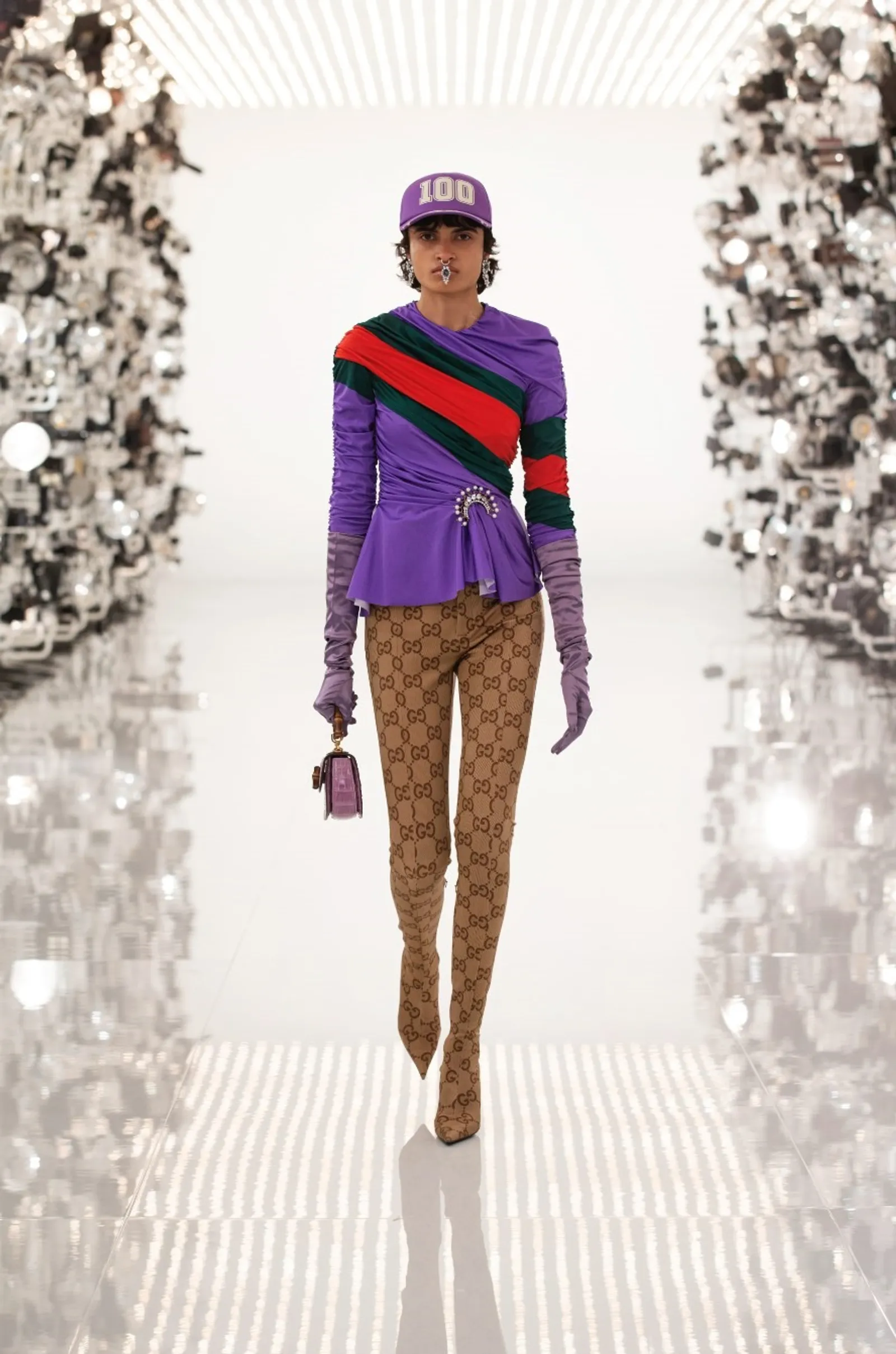 Kolaborasi Gucci x Balenciaga Tuai Beragam Komentar di Media Sosial