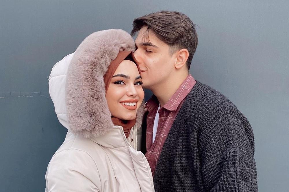 Apakah Mencium Istri di Siang Hari Membatalkan Puasa? Ini Jawabannya