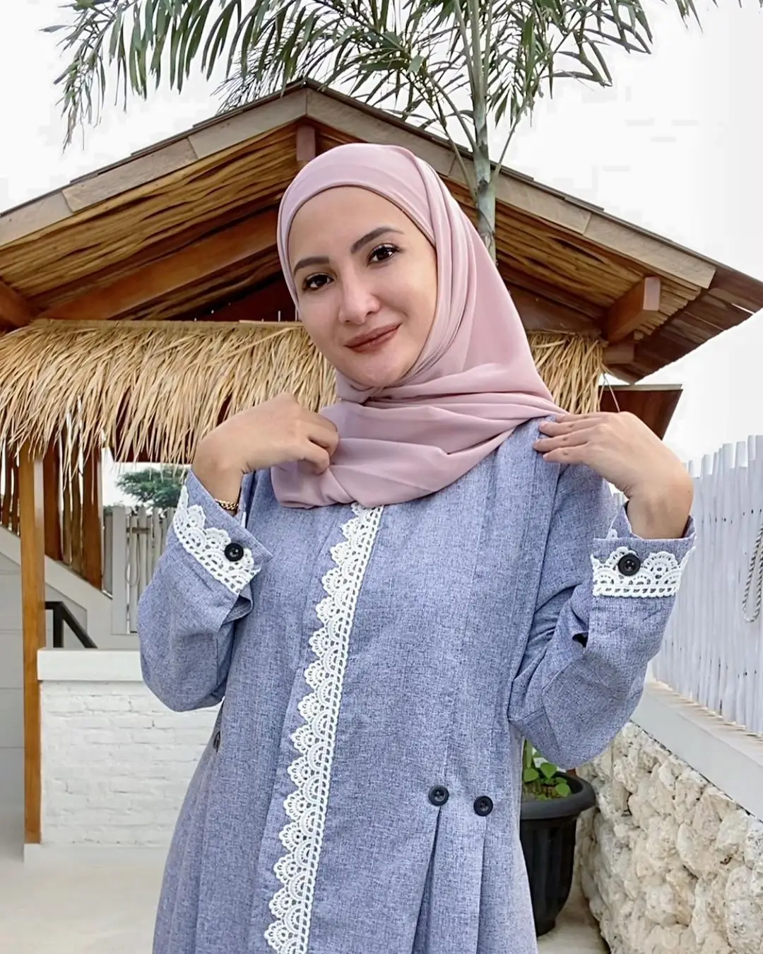 Deretan Gaya Artis Mualaf yang Putuskan Pakai Hijab, Menyejukkan Hati!