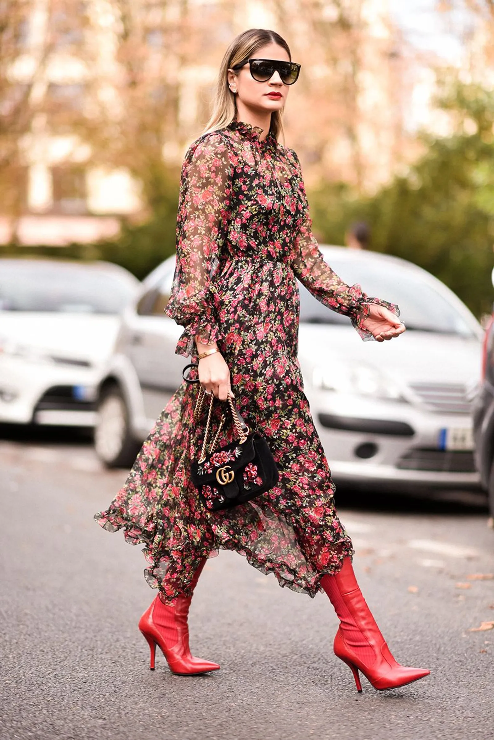 6 Inspirasi Model Dress Lengan Panjang untuk Tampil Elegan