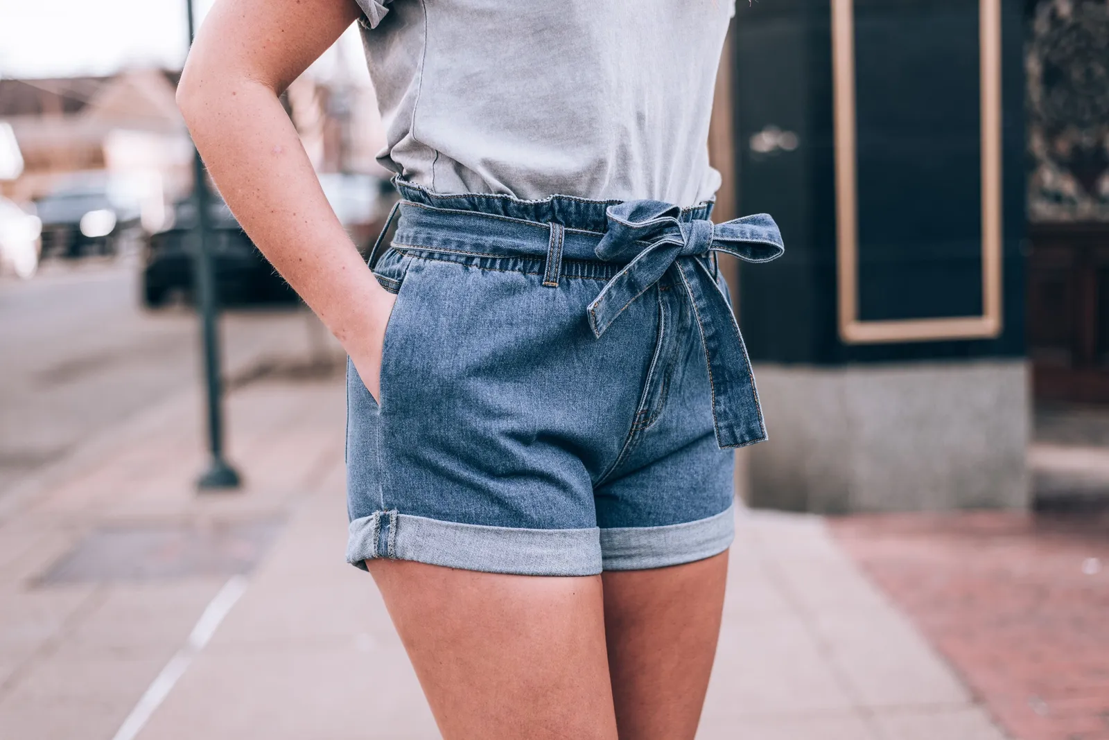 Tips Memilih Celana Jeans Pendek Sesuai Bentuk Tubuh