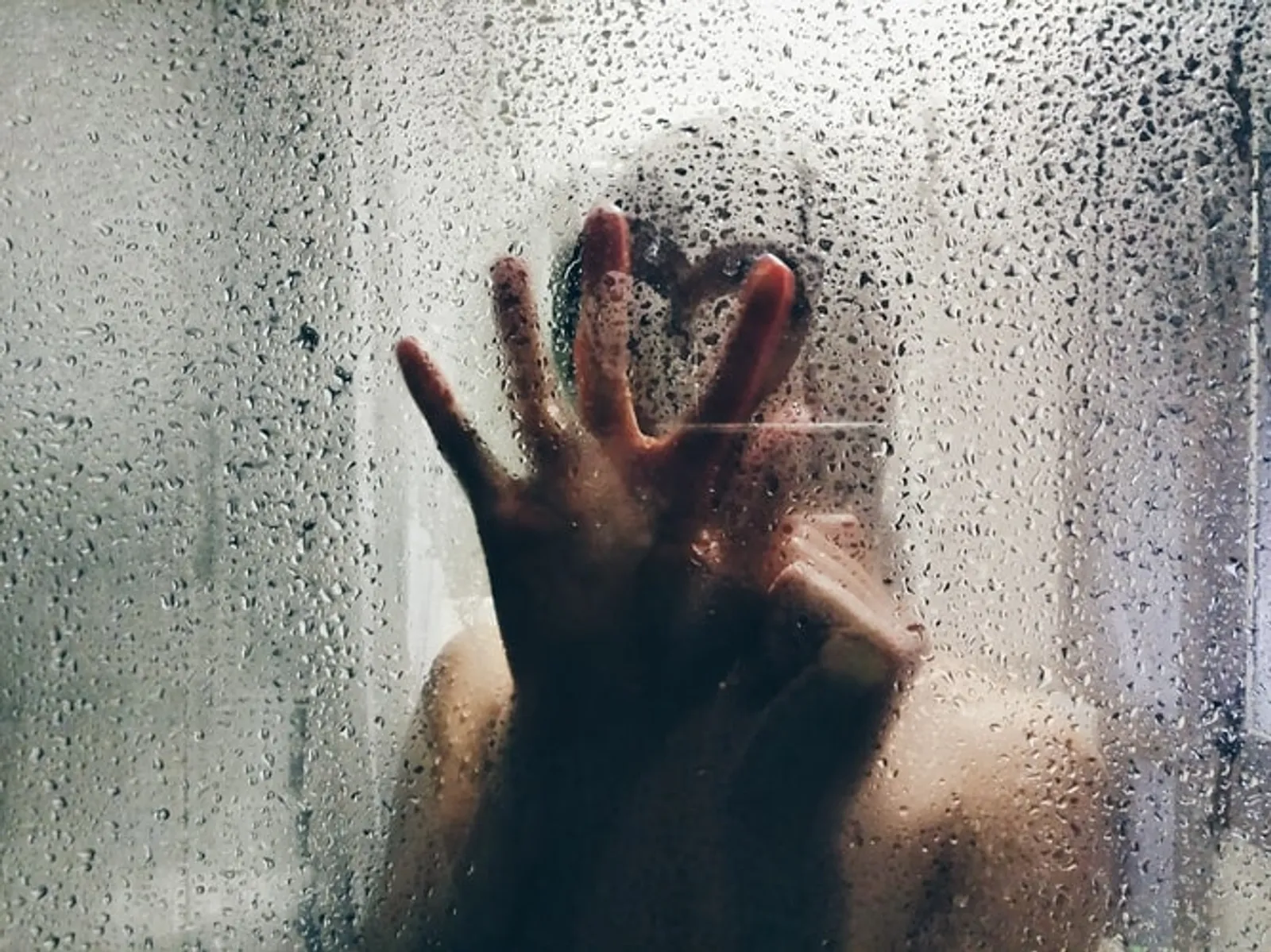 5 Tanda Kesedihan Setelah Putus Cinta Berubah Jadi Depresi