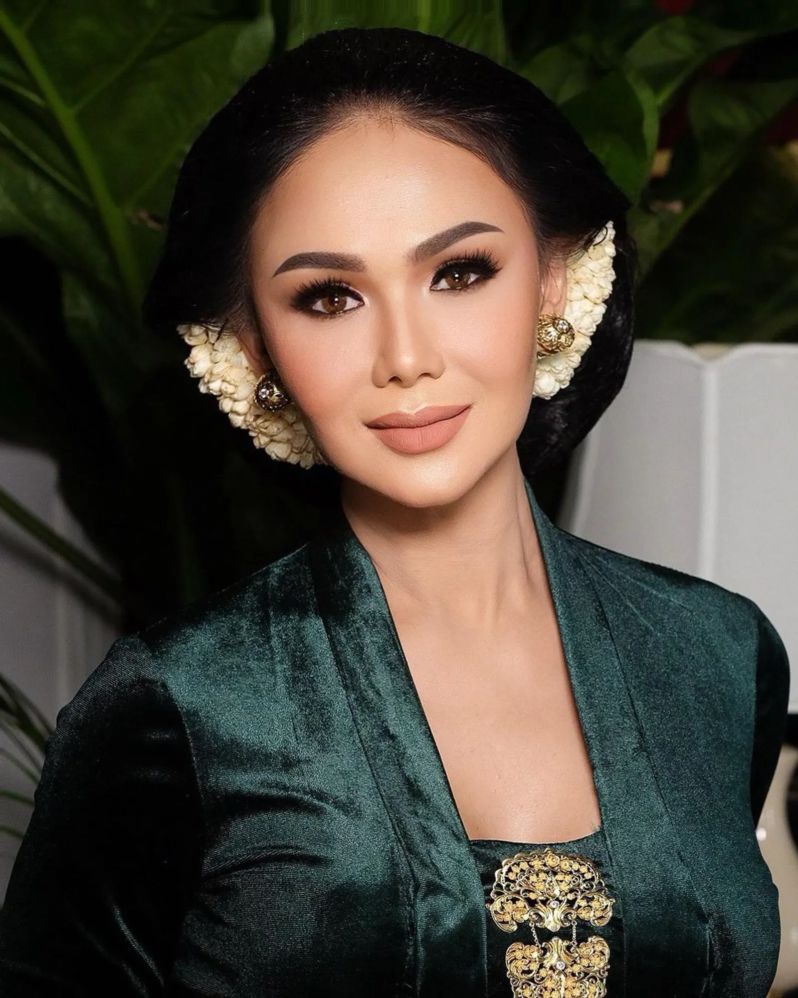 Sambut Hari Kartini, Intip Gaya Elegan Seleb Indonesia Pakai Kebaya