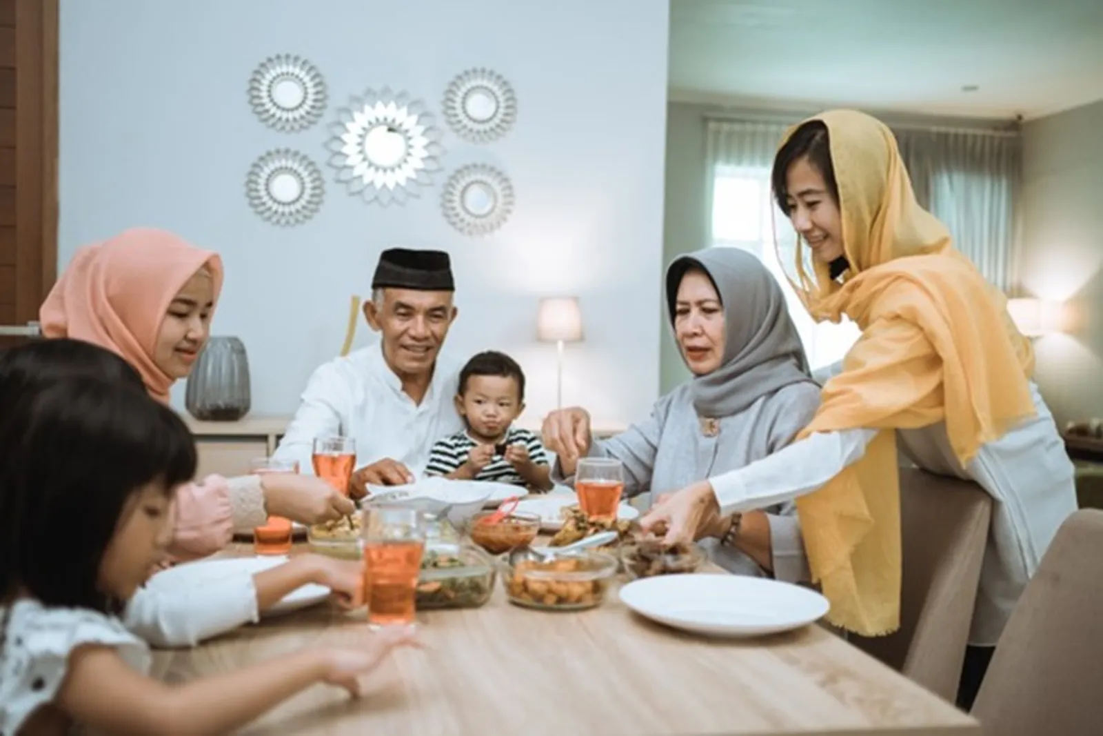 Ini 11 Cara Memuliakan Orangtua Menurut Ajaran Islam