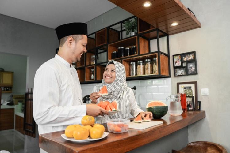7 Keuntungan Buka Puasa di Rumah Bersama Keluarga