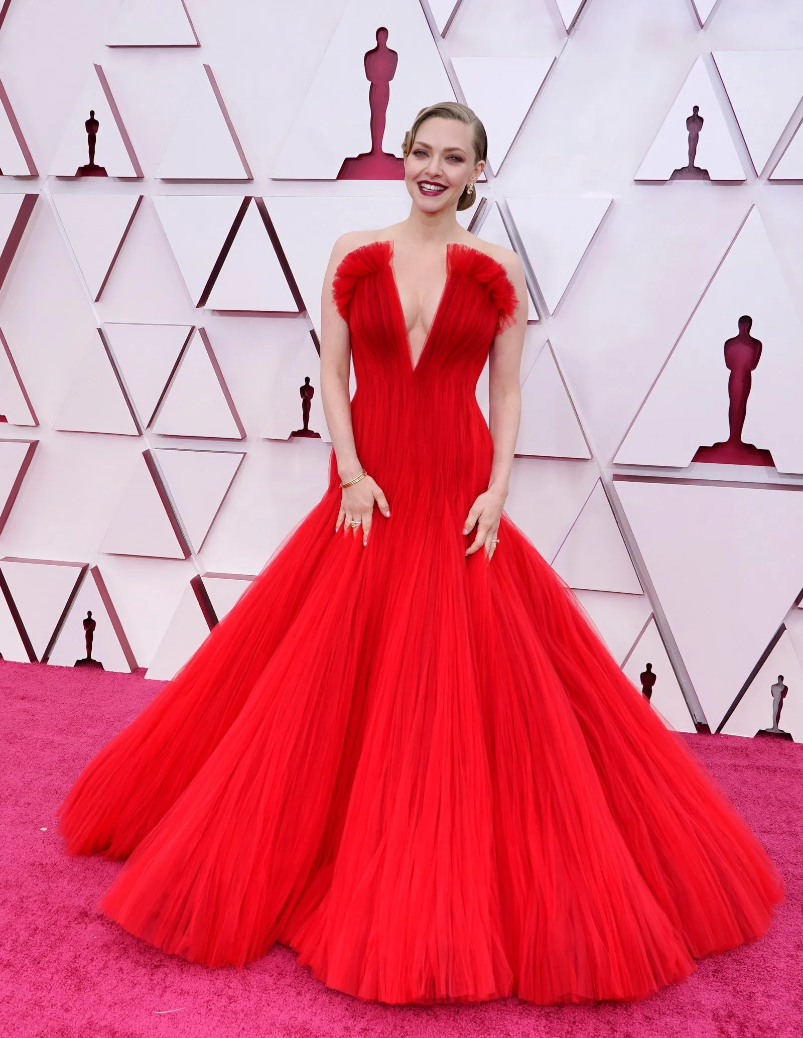 10 Gaya Terbaik Seleb di Karpet Merah Oscars 2021