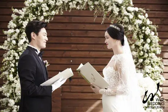 9 Momen Detektif ‘Mouse’ Lee Hee Joon & Istri, Pernah Prewed di Bali