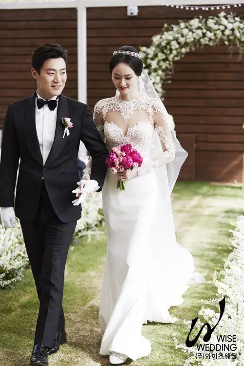 9 Momen Detektif ‘Mouse’ Lee Hee Joon & Istri, Pernah Prewed di Bali