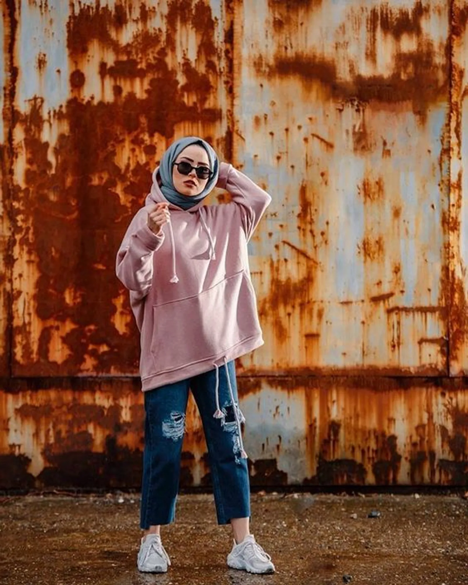 Inspirasi Celana Jeans Longgar Kasual untuk Hijabers