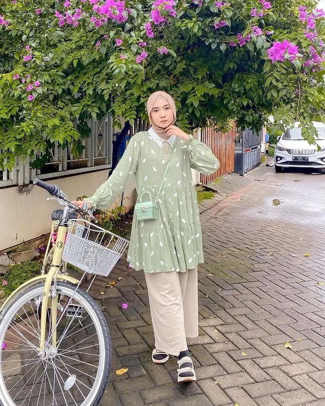 Inspirasi Padu-padan Outfit Hijab dengan Warna Hijau Pastel